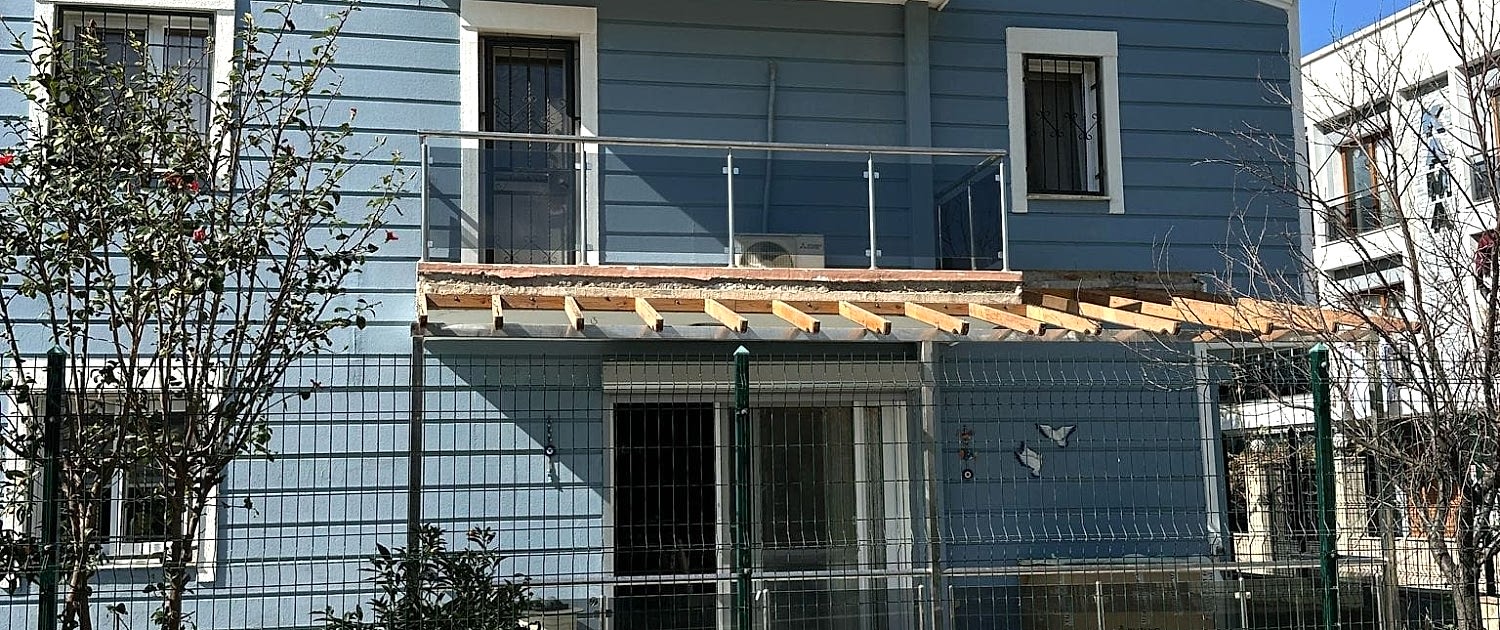 Alaçatı Cam Balkon